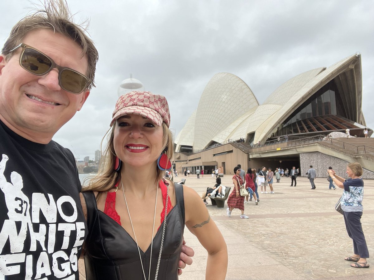 sarbacker's tweet photo. Hey @limpbroozkit Andrea and I were in Sydney, celebrating my third anniversary post Dx. We saw the @salesforce tower and thought of you. You have to get those guys to send it to Australia! Then we did this! 👇
#TechVsALS #EAP
#HealeyHope #NoWhiteFlags
#NotTodayALS https://t.co/Qxz7GQfpAl