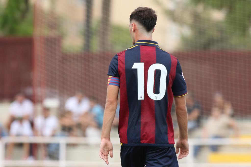 rafa_lopez_10's tweet photo. ©️🔟🔝 @nico_font57 #NicoFont #NF10 @LevanteUD https://t.co/x58pFqOQA7