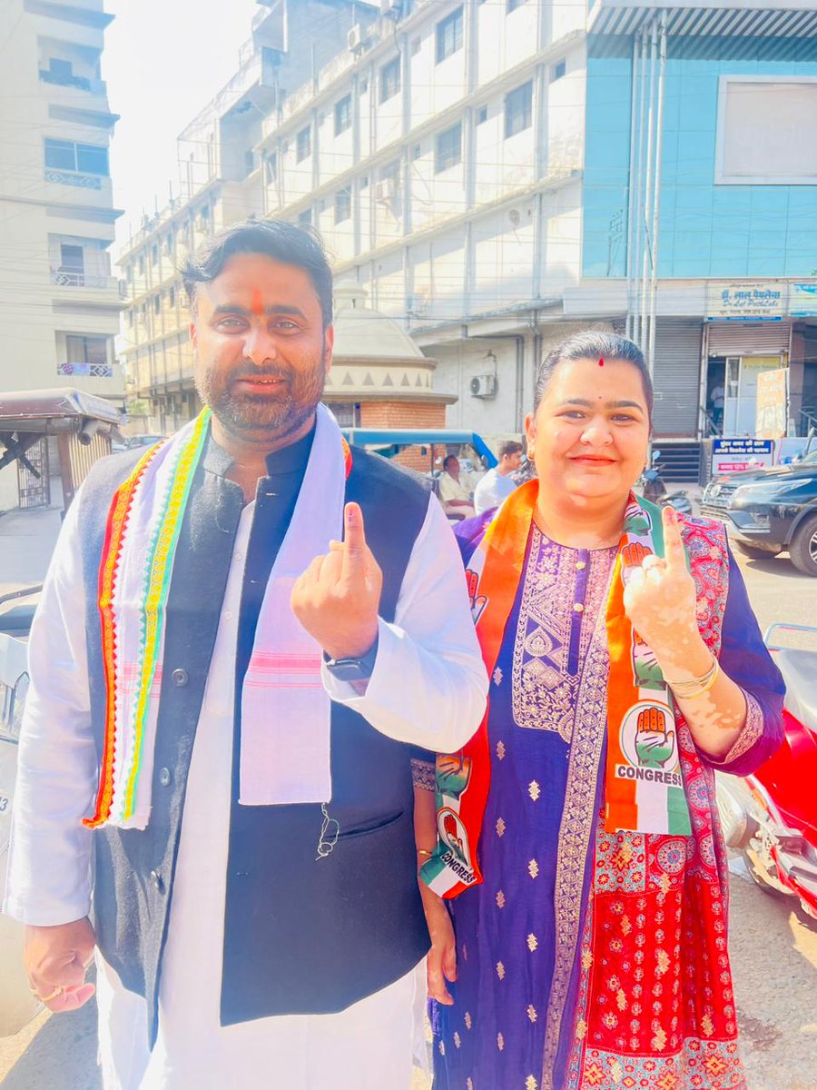 AkashSharmaINC's tweet photo. लोकतंत्र के इस महापर्व का हिस्सा बनते हुए आज मैने अपने परिवार के साथ किया मतदान।

आप भी अपने मताधिकार का प्रयोग कर नवा छत्तीसगढ़ की प्रगति की गाथा को आगे बढ़ाएं।
#मेरा_वोट_कांग्रेस_को https://t.co/bS2MCvUj0j