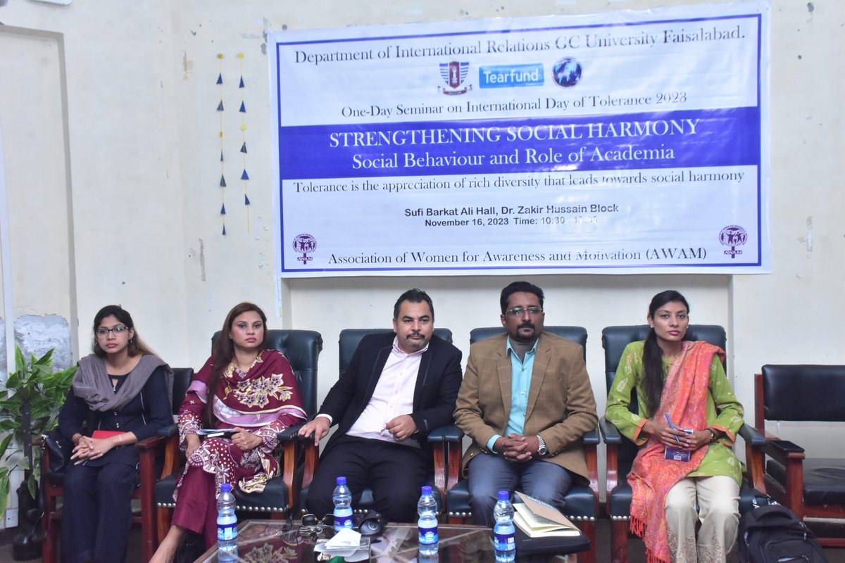 pk_awam's tweet photo. One-day seminar at Govt. College University IR Department, marking #InternationalDayOfTolerance! With @Tearfund, AWAM aims to delve into 'Strengthening Social Harmony: The Academia's Role.' https://t.co/WAzh88nZwk