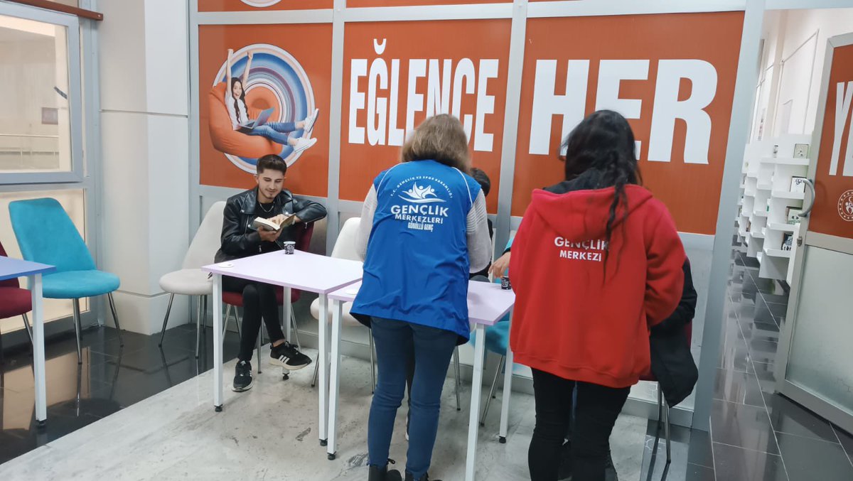 IgdirGM's tweet photo. Vizeler yaklaşırken #GençOfisimiz ☕🫖

Soğuk havalarda sıcak ikramlarımız devam ediyor.😊 https://t.co/T5QRRQr8Nn