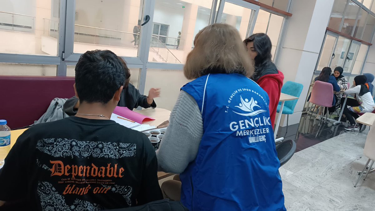 IgdirGM's tweet photo. Vizeler yaklaşırken #GençOfisimiz ☕🫖

Soğuk havalarda sıcak ikramlarımız devam ediyor.😊 https://t.co/T5QRRQr8Nn