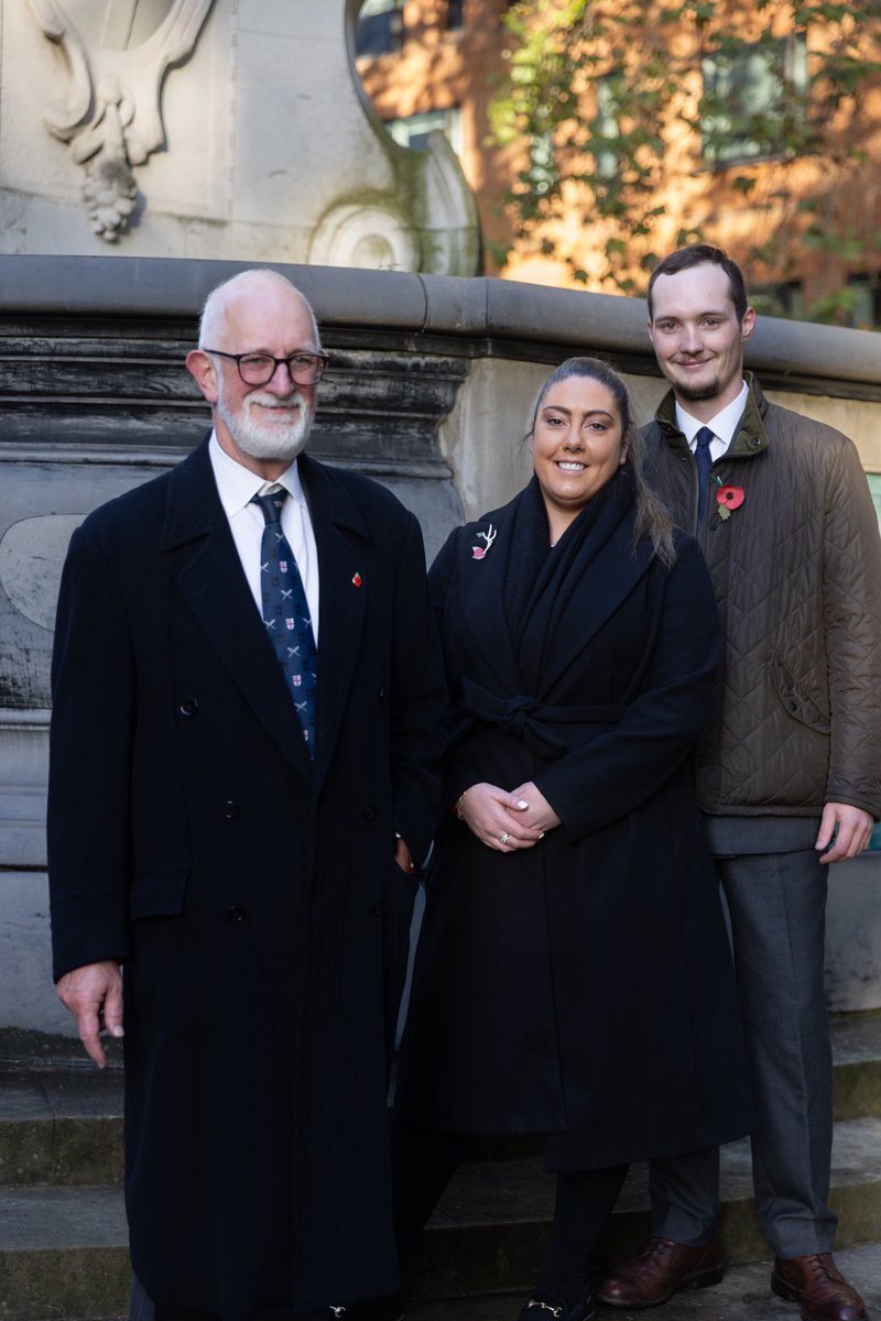 ParizeCody's tweet photo. Garden Remembrance Service @StPaulsLondon 🌹 
#stpaulscathedral
#london
#cityoflondon 
#liverycompany
#londonmayor https://t.co/nf4m8OPiwu