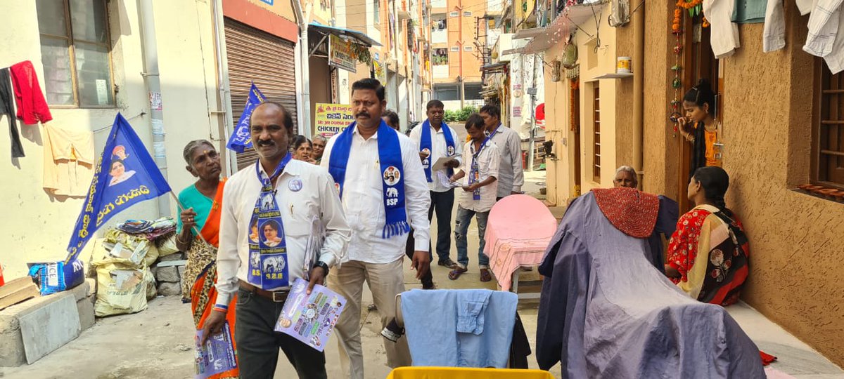 BspDivision's tweet photo. ఖైరతాబాద్ నియోజకవర్గం ఖైరతాబాద్ డివిజన్ లోBSP mlaఅభ్యర్థి మిద్దె కృష్ణ తో కలిసి ఇంటిటికి తిరిగి ఏనుగు గుర్తుకు ఓటేసి BSనీ గెలిపించండి అన్ని ప్రచారం చేసిన నియోజకవర్గం అధ్యక్షులు దోరపల్లి రమేష్ ప్రధాన కార్యదర్శి ప్రవీణ్ కుమర్ కోశాధికారి రఘునాథ్ నాంపల్లి ఇంచార్జ్ సుదర్శన్ మొదలఘువారు https://t.co/jPgsMZsrxE