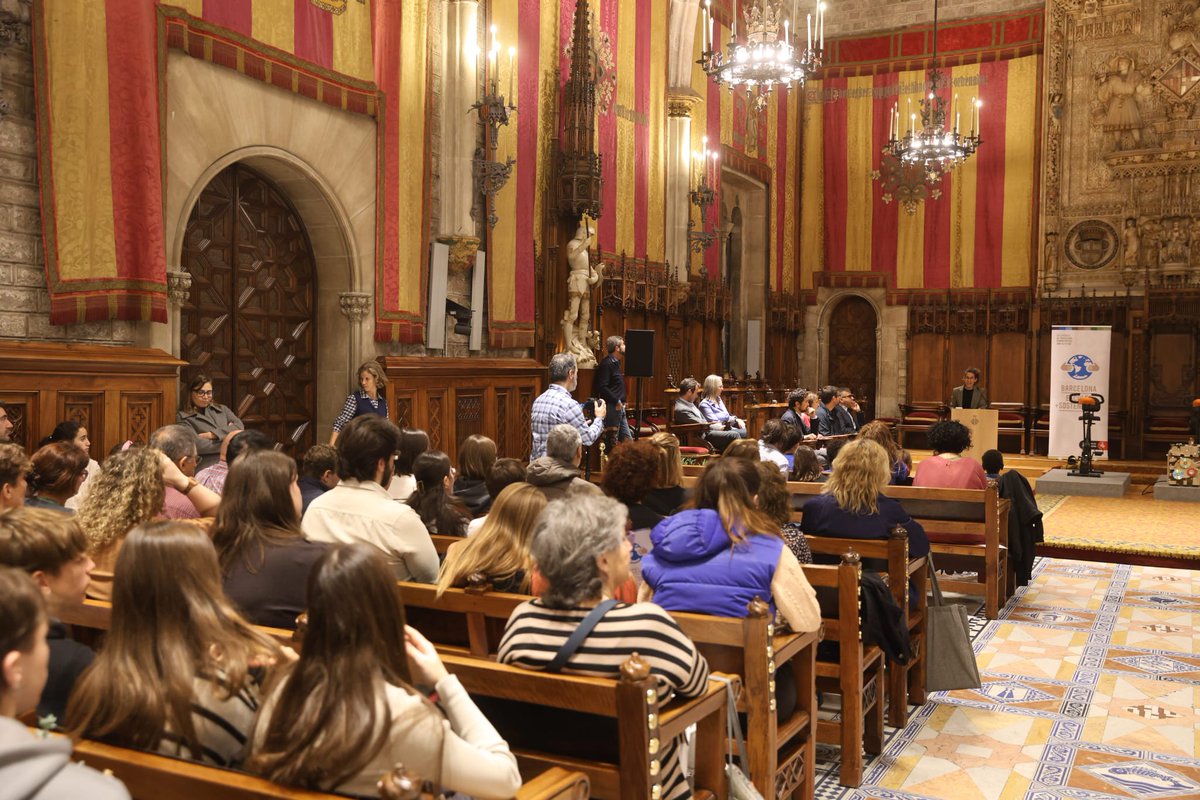BCN_EspaiPublic's tweet photo. 😄 Avui celebrem l'Acte de benvinguda del curs 23-24 d'Escoles + Sostenibles!

🔴 #AraMateix alumnat, professorat i famílies s'hi sumen, amb una jornada de 🥳 celebració al Saló de Cent de @bcn_ajuntament.

#BCNsostenible https://t.co/0uMCKYZOcF