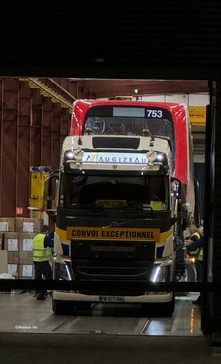 MathiasHb's tweet photo. â
Et de 27 !
đEn effet, hier soir, la 27Ăšme rame @AlstomFrance MPL16 @TCL_SYTRAL a Ă©tĂ© livrĂ©e Ă lâunitĂ© de transport du MĂ©tro A et B. Il sâagit de la rame n°753-754. Plus que 9 rames et elles seront toutes livrĂ©es
Elle sera bientĂŽt sur la ligne đ”B.
#Lyon #MPL16 #TCL #Métro https://t.co/SxxqWFiC0e