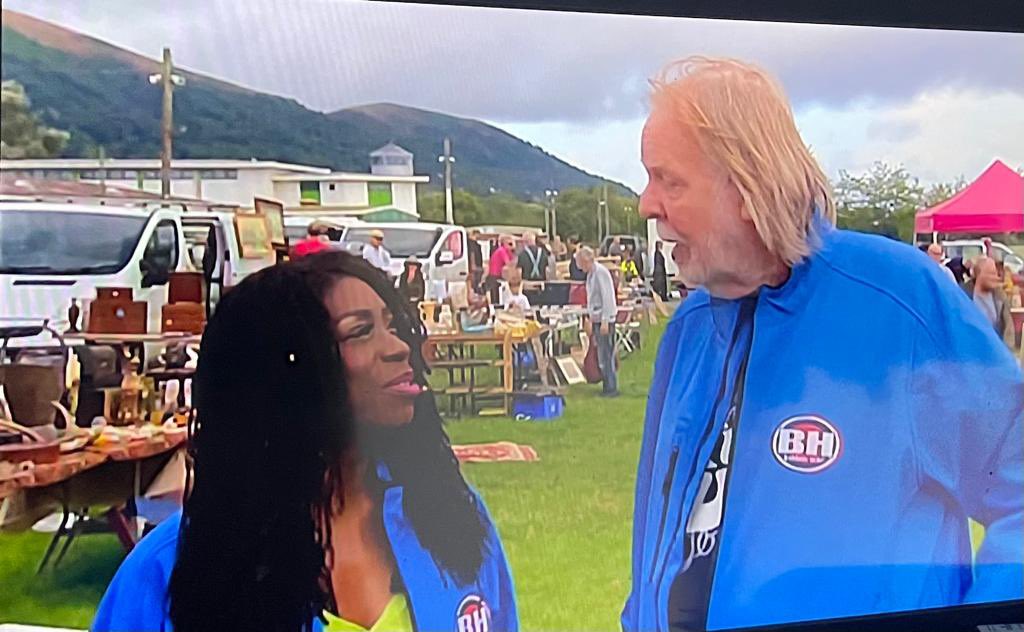 Catch me today at 12pm today on Bargain Hunt with the wonderful Rick Wakeman! Was a fantastic experience and all proceeds going to Children in Need 😘