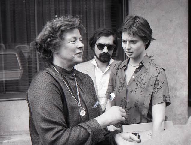 happy birthday to the iconic director and ingrid bergman's ex son-in-law, martin scorsese!

here is ingrid, isabella rossellini, and her first husband martin scorsese, 1978