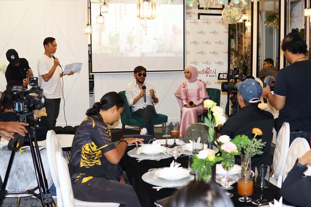 Sekitar sidang media pelancaran SAAT HILANG CINTAMU. Terima kasih buat semua rakan media yang hadir.

#aufahanie
#saathilangcintamu
#indigitalmusic