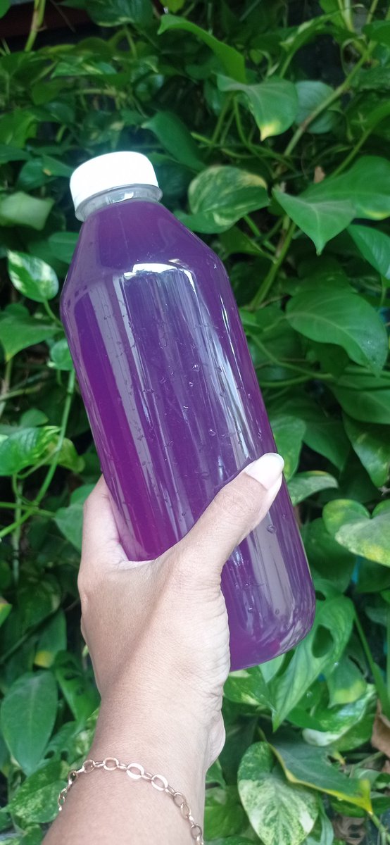 mace_christin2's tweet photo. Yang mau pesen Teh Telang + Lemon Sereh bisa DM ya......enak seger-seger sehat 😇 

#jamutradisional
#tehtelang https://t.co/FSbVDOJ8Yg