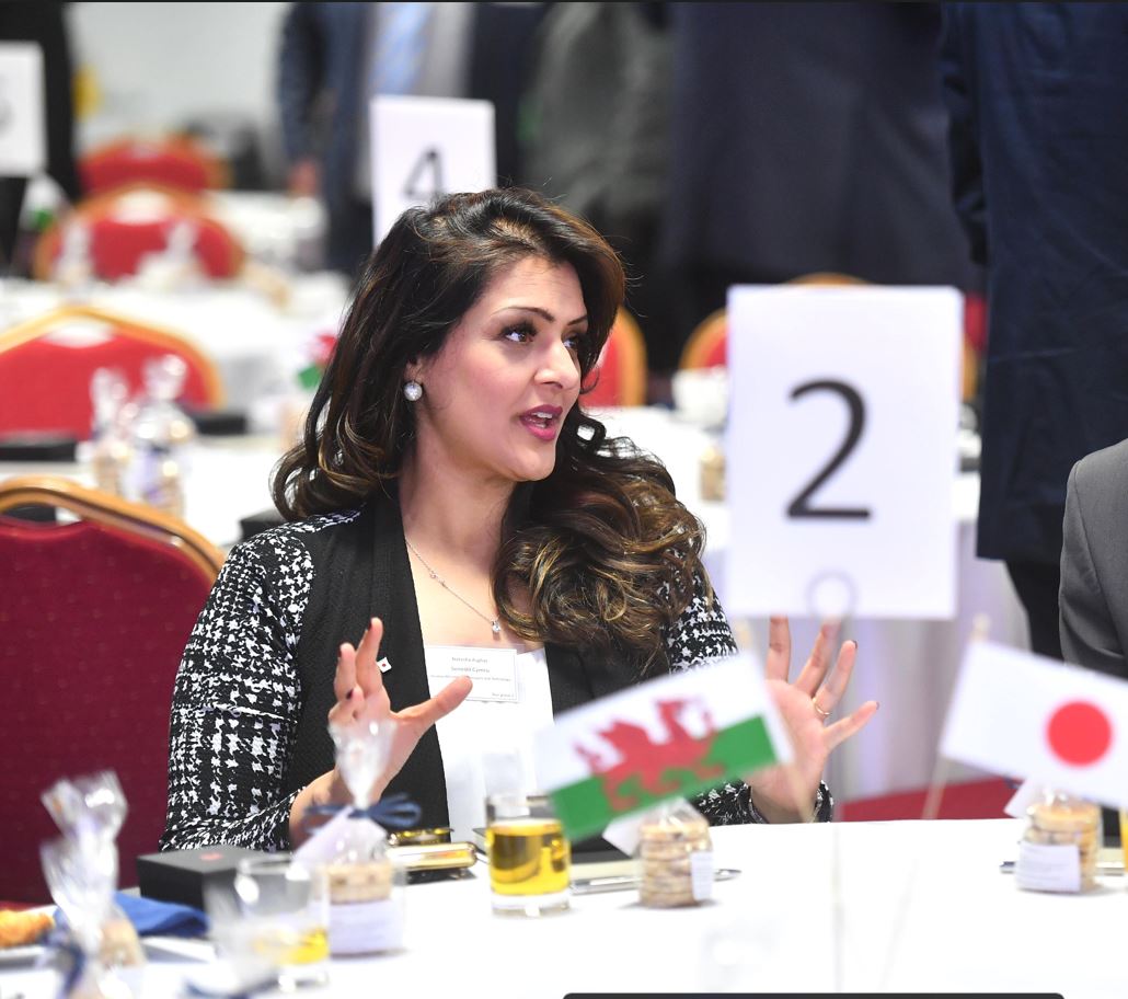 natasghar's tweet image. 🇯🇵  🏴󠁧󠁢󠁷󠁬󠁳󠁿 Wonderful to celebrate 50 years of #Japanese businesses in #Wales at a special event recently.

🤝 Great to meet so many fantastic people and catch a glimpse of @Sony&apos;s impressive Pencoed factory.

🥂 Huge thanks to @SonyUKTEC for hosting. Here&apos;s to the next 50 years!