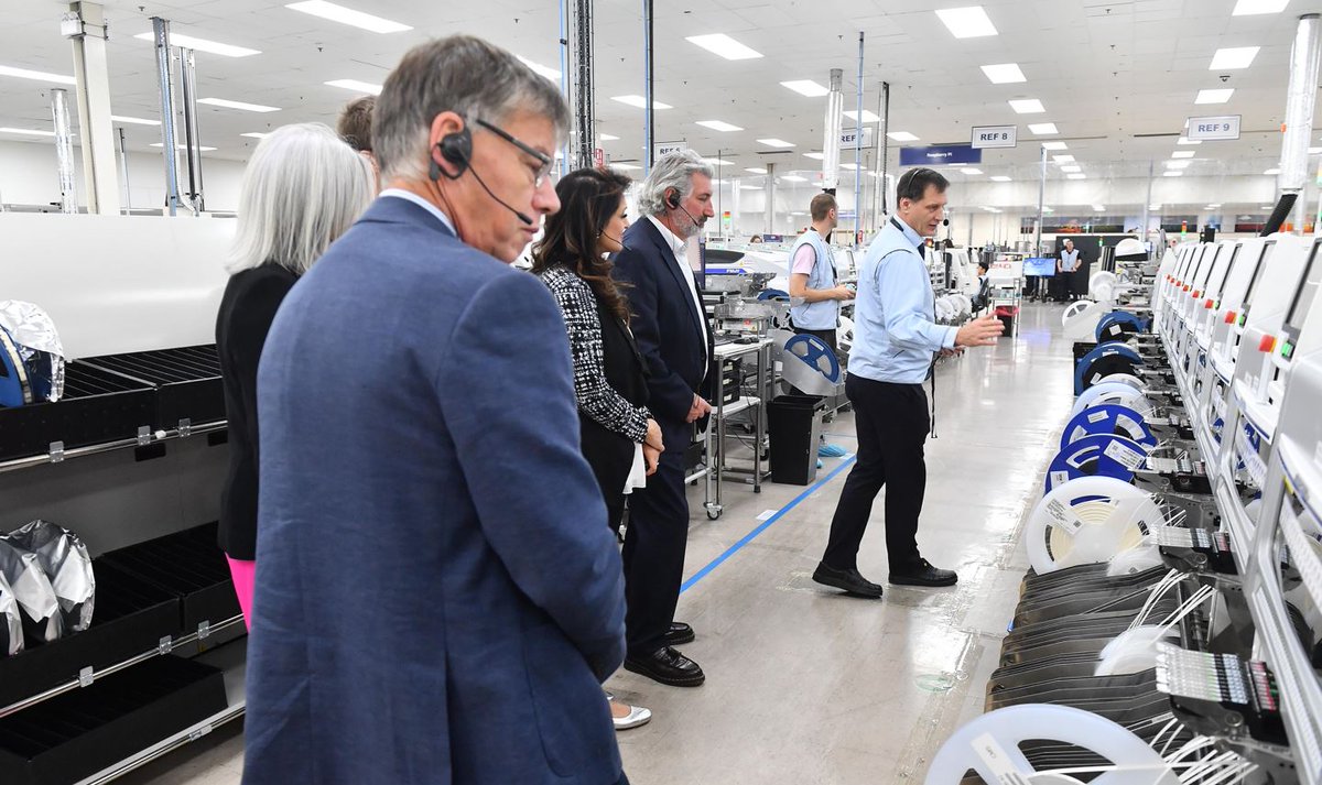 natasghar's tweet image. 🇯🇵  🏴󠁧󠁢󠁷󠁬󠁳󠁿 Wonderful to celebrate 50 years of #Japanese businesses in #Wales at a special event recently.

🤝 Great to meet so many fantastic people and catch a glimpse of @Sony&apos;s impressive Pencoed factory.

🥂 Huge thanks to @SonyUKTEC for hosting. Here&apos;s to the next 50 years!