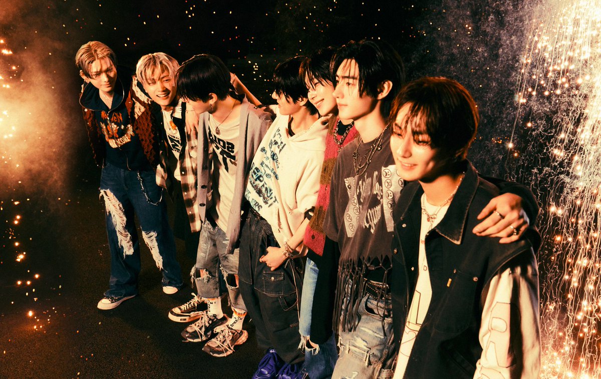 PRODBYENGENE's tweet photo. ORANGE BLOOD has now surpassed over 1.36 MILLION sales in Hanteo on its first day of release, surpassing DARK BLOOD's first week sales.

#ORANGEBLOOD #ENHYPEN @ENHYPEN @ENHYPEN_members https://t.co/ymNuDWqhGD