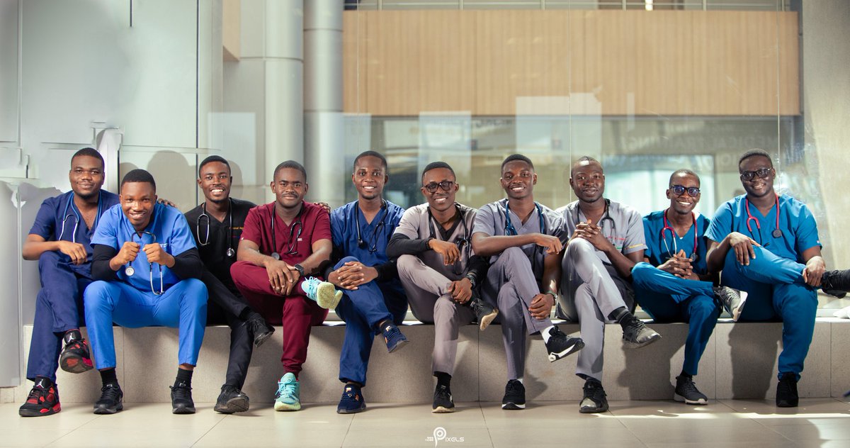 Stevewilplates's tweet photo. Still in the celebr8tion... Introducing Ɔdadeε Drs. (Med) from University of Ghana Medical School!

In Lumine Tuo Videbimus Lumen
In Thy Light we shall see light!
Glory to God!!!!!!
@PRESECLEGON_
@Odadee_Official
@presec_legon
@ugmsa_ https://t.co/qaK8gaSoh7