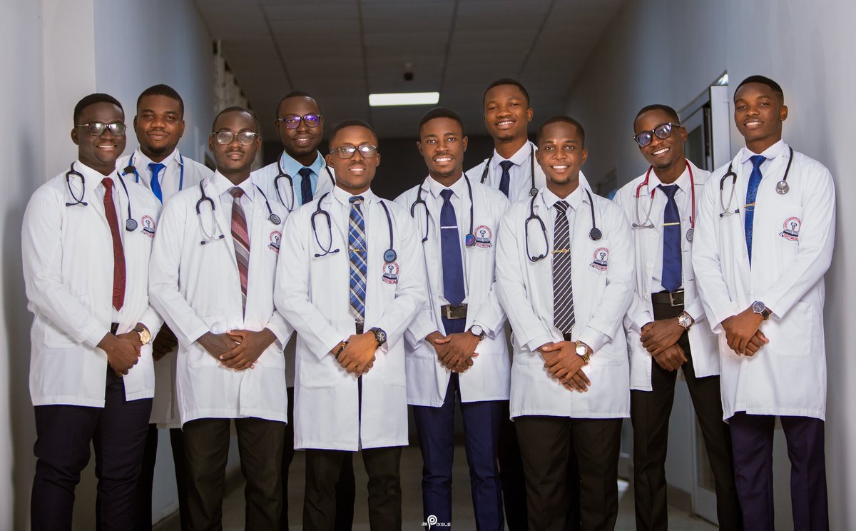 Stevewilplates's tweet photo. Still in the celebr8tion... Introducing Ɔdadeε Drs. (Med) from University of Ghana Medical School!

In Lumine Tuo Videbimus Lumen
In Thy Light we shall see light!
Glory to God!!!!!!
@PRESECLEGON_
@Odadee_Official
@presec_legon
@ugmsa_ https://t.co/qaK8gaSoh7
