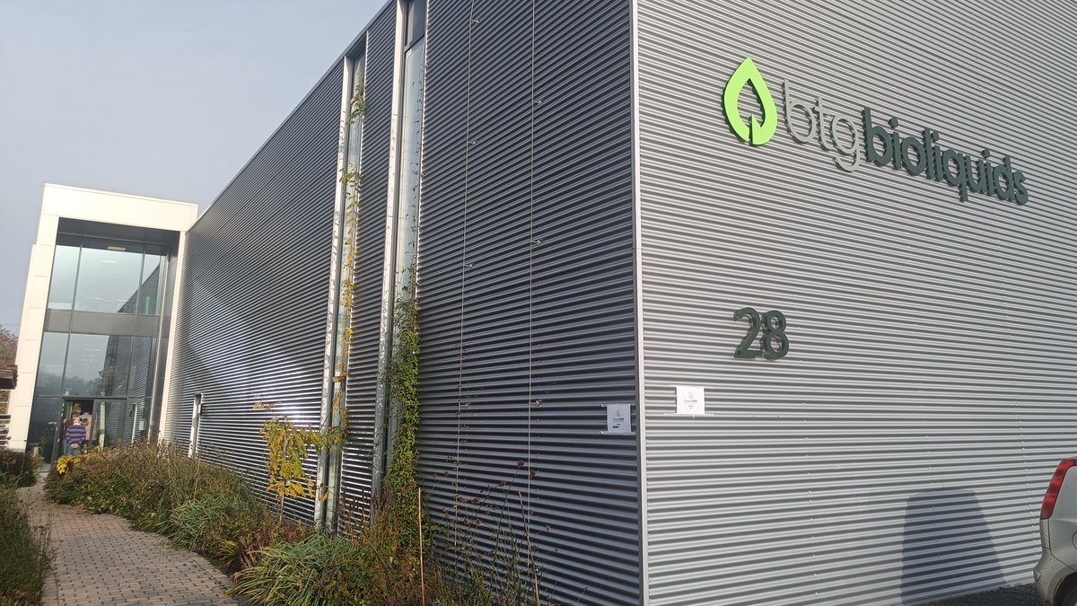 SmartCHP2020's tweet image. 😮Today is the last ever SmartCHP meeting!

Here in Enschede 🇳🇱 partners have been able to see (and hear!) the #SmartCHP prototype unit, producing sustainable heat &amp;amp; power from #pyrolysis oil. What an achievement!

Thanks to @btgworld &amp;amp; all partners for the nice collaboration!