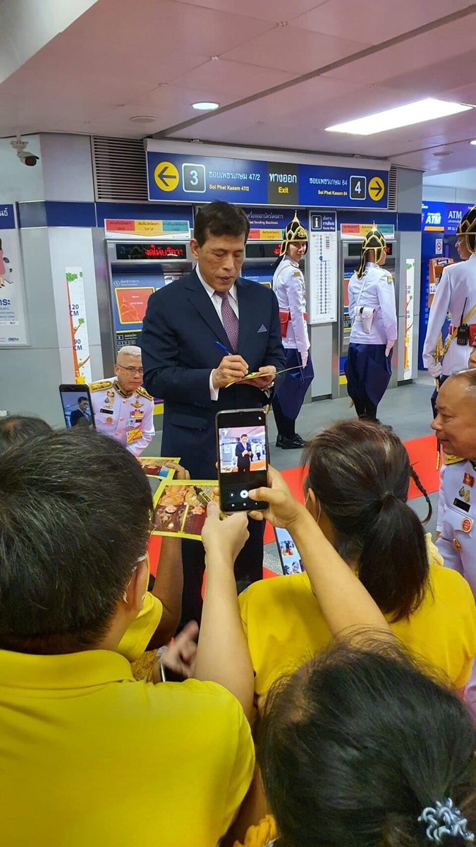 เทิดทูนสถาบันพระมหากษัตริย์ tweet media