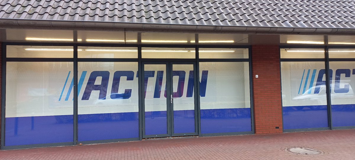 MrsCompagner's tweet image. In #Staphorst brand de #sfeerverlichting inmiddels ook, echt een #plaatje in deze #koude #wintermaanden #krijgjehetwarmvan