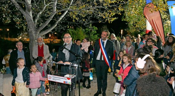 Quinzaine du Japon en Occitanie : une cérémonie pour la  paix s’est tenue dans le parc d’Arménie de @montpellier_. @MDelafosse @ClareLouHart @MayorsforPeace  
encommun.montpellier.fr/articles/2023-…