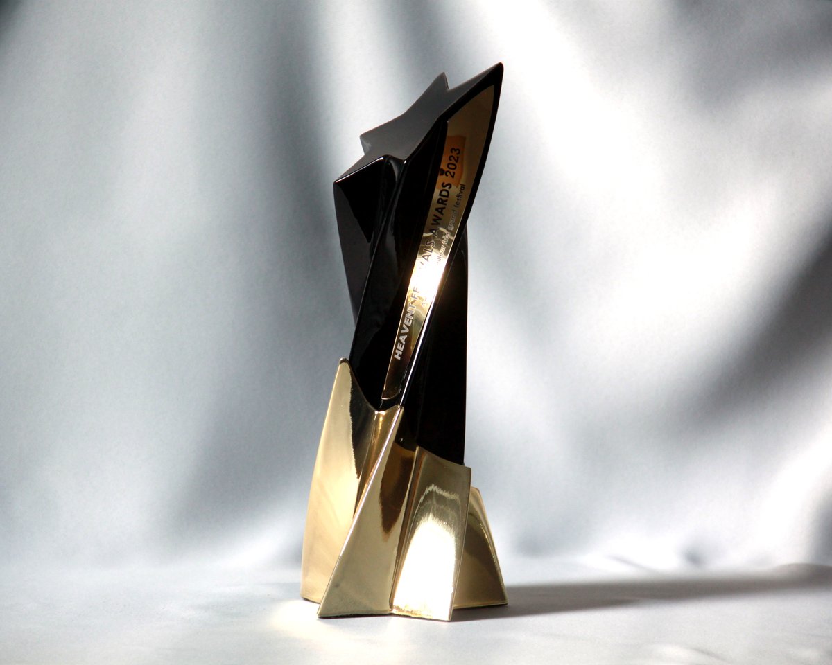 BagnostCreation's tweet photo. Pour les @heaventparis  l'Atelier Bagnost a réalisé le design et la création unique des Heavent Festivals Awards 2023.
Une sculpture aux contrastes élégants entre de l'or miroir et du noir laqué.
https://t.co/aKNgd6Fn41 https://t.co/xVmEVUjLWj