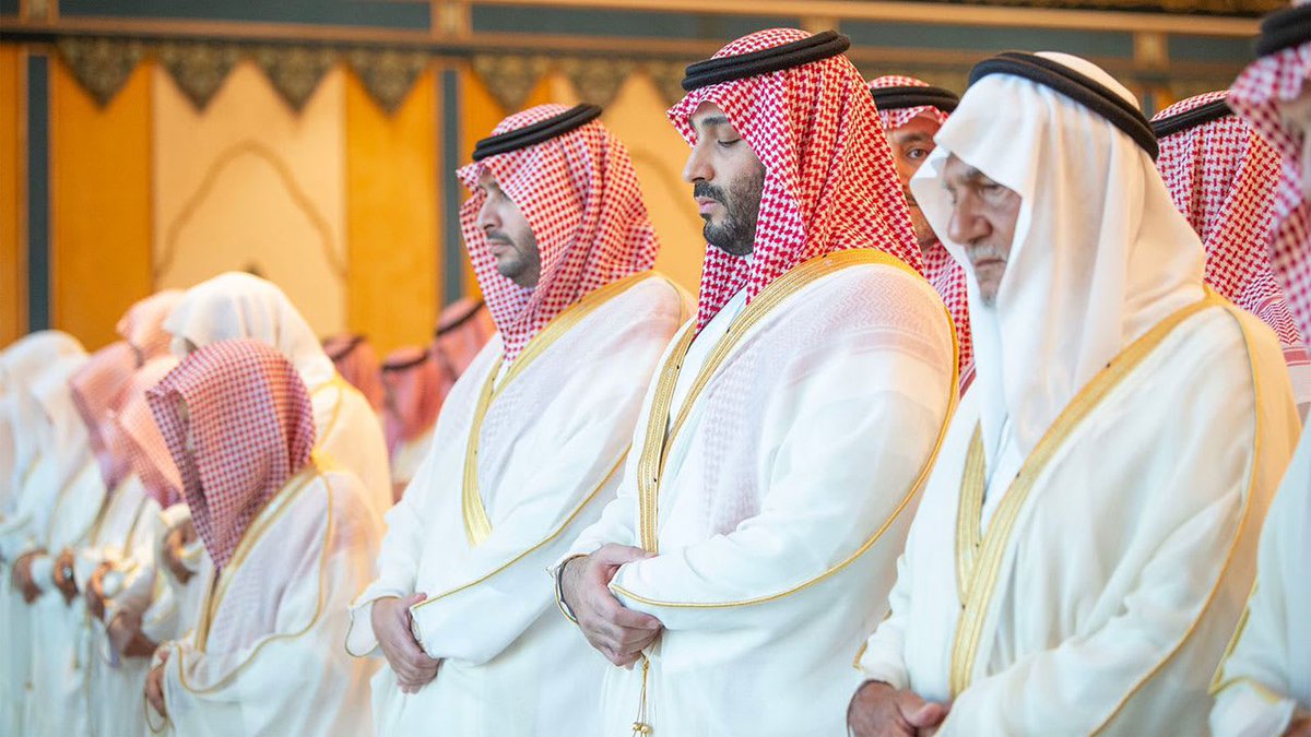 tmrrah9's tweet photo. #تمرة💢|| قبل قليل🚨:

خطبة مهيبة للشيخ السعودي🇸🇦عبدالرحمن السديس من الحرم المكي متداولة في جميع انحاء العالم:

لقد دمر الأعداء البلاد وأفنوا الذرية والعباد في كارثة إنسانية بشعة، يا إخواننا في فلسطين صبرا صبرا وثباتا ثباتا فكلنا أمل وتفاؤل واستبشار، وإن جندنا لهم الغالبون، ألا إن نصر الله قريب…

-📌: السديس: يا إخواننا في فلسطين صبرًا صبرًا وثباتًا ثباتًا فكلنا أمل وتفاؤل واستبشار ألا إن نصر الله قريب…