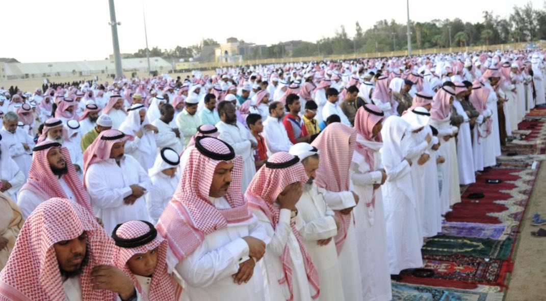 tmrrah9's tweet photo. #تمرة💢|| قبل قليل🚨:

خطبة مهيبة للشيخ السعودي🇸🇦عبدالرحمن السديس من الحرم المكي متداولة في جميع انحاء العالم:

لقد دمر الأعداء البلاد وأفنوا الذرية والعباد في كارثة إنسانية بشعة، يا إخواننا في فلسطين صبرا صبرا وثباتا ثباتا فكلنا أمل وتفاؤل واستبشار، وإن جندنا لهم الغالبون، ألا إن نصر الله قريب…

-📌: السديس: يا إخواننا في فلسطين صبرًا صبرًا وثباتًا ثباتًا فكلنا أمل وتفاؤل واستبشار ألا إن نصر الله قريب…