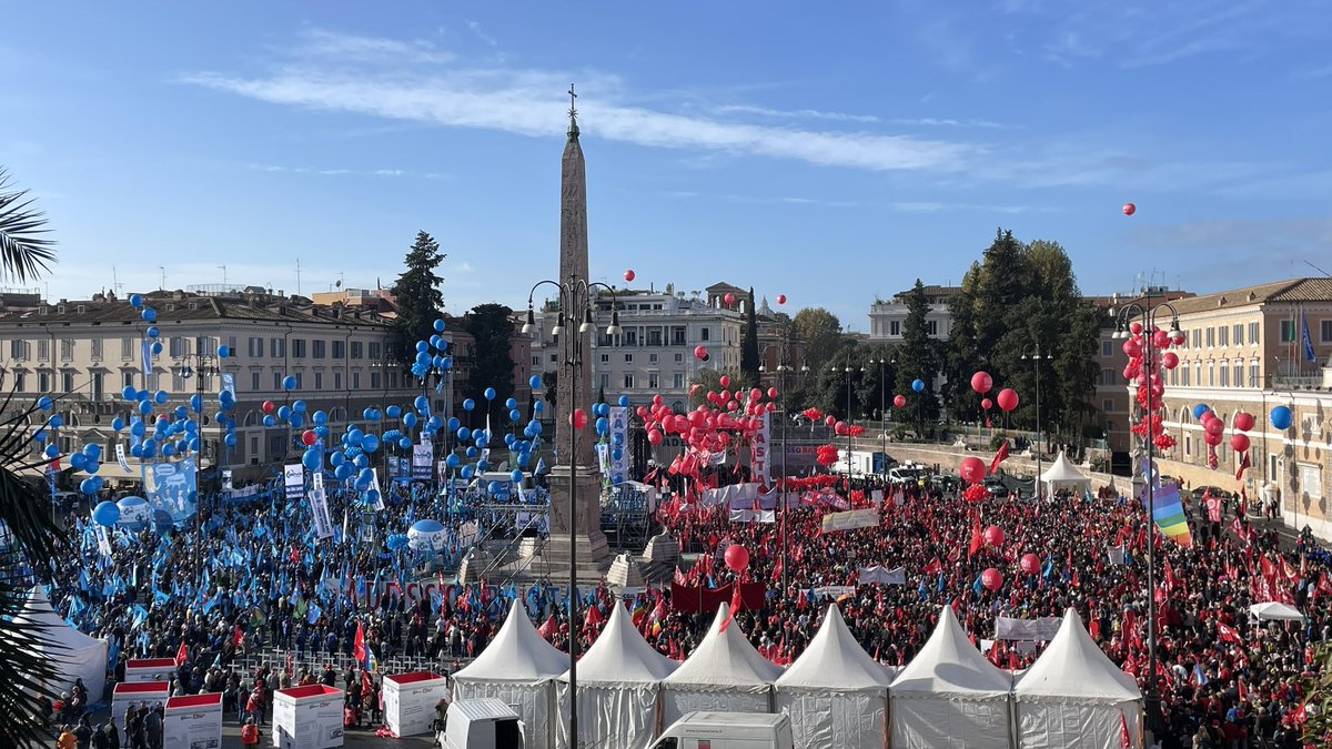 Piazza del Popolo è piena. Grazie alle lavoratrici e ai lavoratori di #Roma e del #Lazio per lo straordinario impegno che ha reso possibile la riuscita dello sciopero! #CgilSocial #adessobasta #scioperogenerale