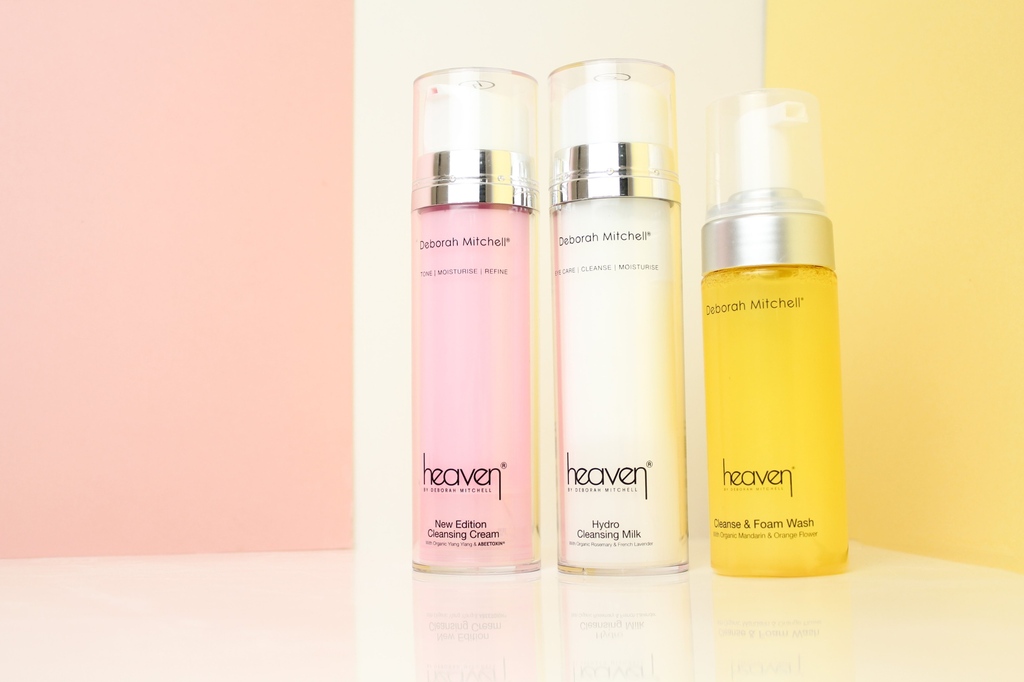 heavenskincare's tweet photo. Winter may be here, but don't forget to keep your skin fresh and clean! Cleansing is essential to remove impurities and pollutants that build up even in the cold months. Healthy skin starts with a clean canvas https://t.co/4vZRfgDcQe
#WinterSkincare #CleanseToGlow #HeavenSkincare https://t.co/02baSAZQ5O