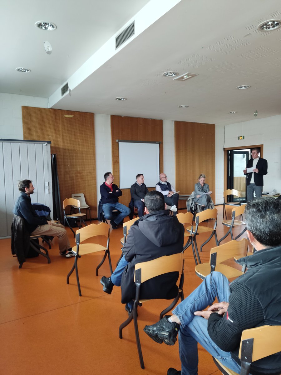 #Onestlàpourvous proposer des #emplois sur votre quartier des Chaises à St Jean la Ruelle. Action de #recrutements dans le secteur du bâtiment 👷‍♂️👷‍♀️dans le cadre de la rénovation urbaine et des clauses d'#insertion 🙏aux 4⃣ entreprises présentes @poleemploi_RCVL <a href="/patrick_boissy/">Patrick BOISSY</a>