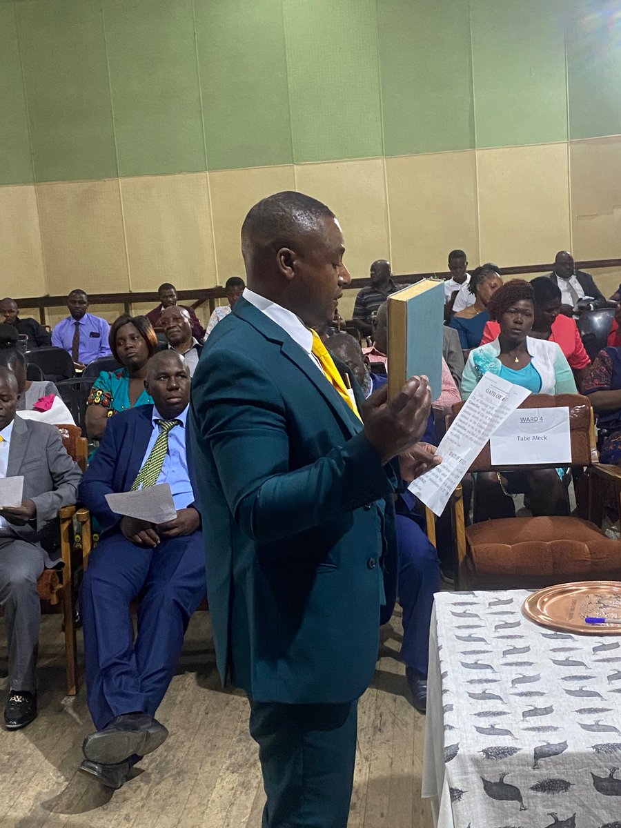 BKEAKING: Ward 4 Cllr Alec Tabe has been elected <a href="/CityofMasvingo/">City of Masvingo</a> Mayor. <a href="/CCCZimbabwe/">Citizens' Coalition for Change</a> <a href="/citezw/">CITE</a> nkayi <a href="/MasvingoMurra/">Murra Masvingo</a>