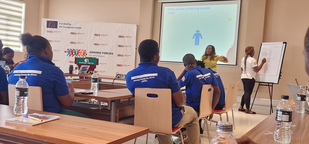 PlanMalawi's tweet photo. 📰 Save the Children Malawi and Plan International Malawi organized a comprehensive media training on child labour, empowering journalists to report responsibly. The training was also facilitated by our partner, @misamalawi
#ChildLabour #JoiningForces #ForAllChildren https://t.co/CIv9LbePho