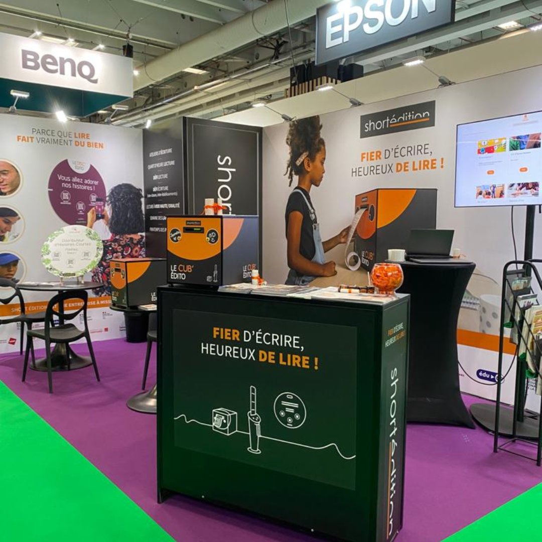 short_edition's tweet image. SHORT EDITION au salon EDUCATECH jusqu&apos;à ce soir ! Stand F46 🙌
📆 Toutes les heures, sans rendez-vous, assistez à nos présentations de projets menés avec le Cub&apos;Édito, en 15min !
@education_gouv
@MinistereCC
@Edu_Num

#ShortEdition #Educatech #educatechexpo #edtech #salon