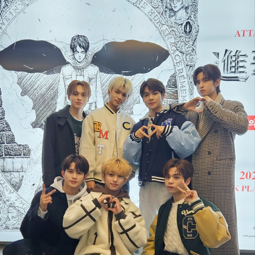 aot_korea's tweet photo. 글로벌 보이 그룹 <HORI7ON>이
진격의 거인전 FINAL in SEOUL Again에!!

호라이즌 멤버들도 진격의 거인 찐팬으로
즐겁게 전시회를 관람했습니다!!

HORI7ON과 진격의 거인전을 향한
많은 관심 부탁드립니다!!

#진격의거인 #진격의거인전 #진격의거인전시회 #진격의거인전FINAL #進撃の巨人
#HORI7ON #호라이즌 #빈치 #킴 #카일러 #레이스터 #윈스턴 #제로미 #마커스
