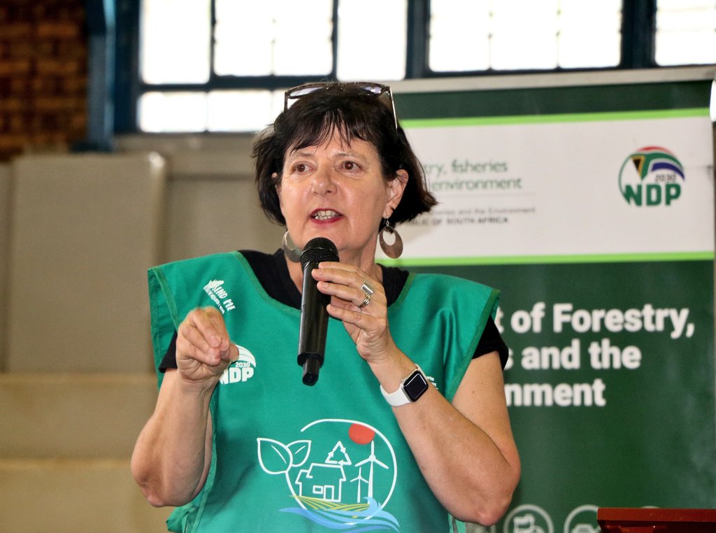 environmentza's tweet photo. @BarbaraCreecy_ @GautengProvince @CityTshwane @CityofJoburgZA @SedibengDM @City_Ekurhuleni @GovernmentZA Overall, the Department has committed R2.67 billion to clear hectares whilst creating 194ย 195 work opportunities over a 5 year period through the #WorkingForWater Programme. @GovernmentZA @SedibengDM https://t.co/H0B4xf6hRo