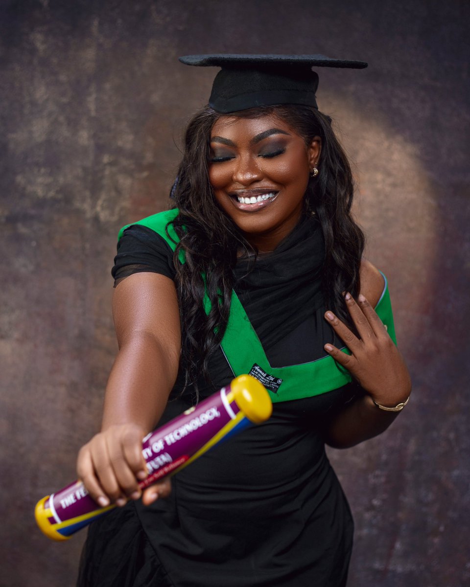 _Tsilv5's tweet photo. Degree in hand, dreams in heart. 🎓 Excited to embark on the next chapter! #NewBeginnings https://t.co/y8QdEomFMm