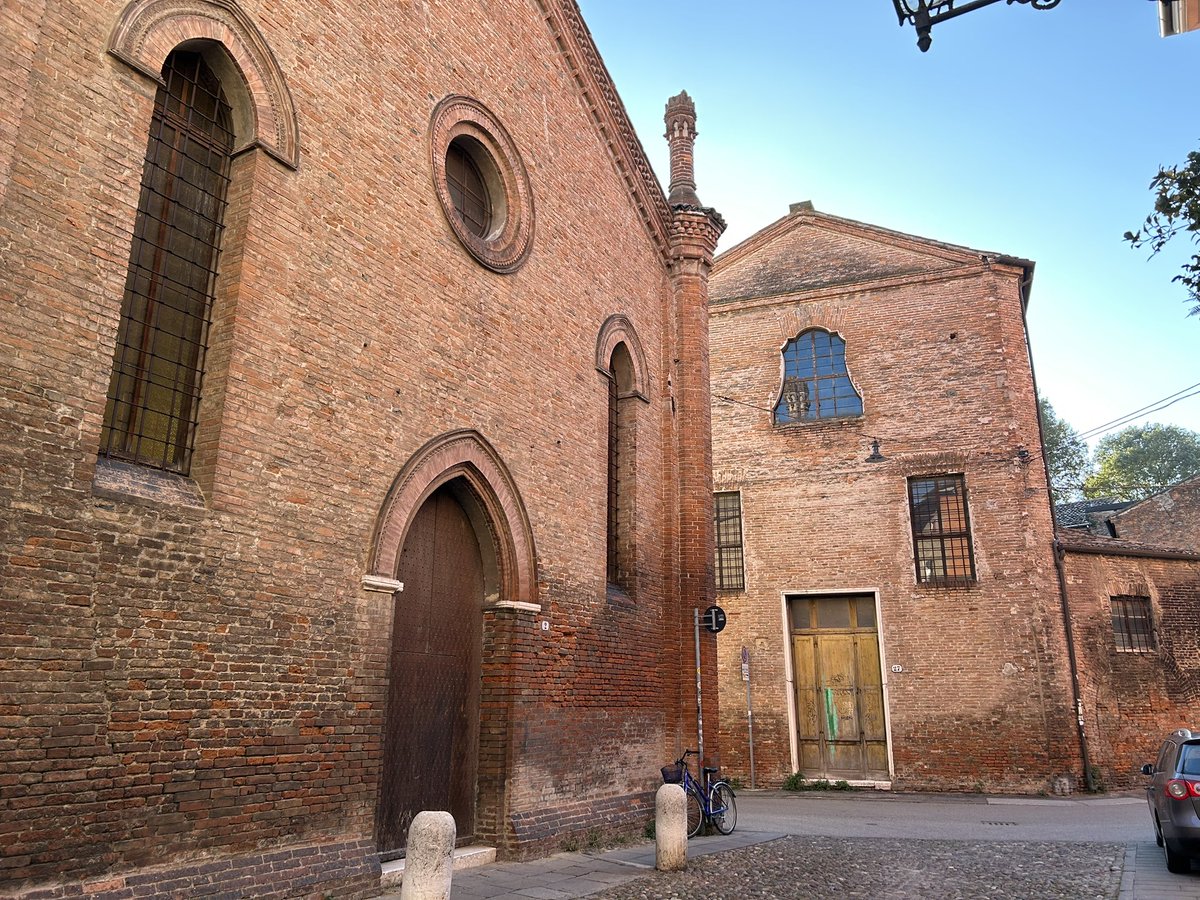 quando la concorrenza era tra chiese e non tra negozi (Ferrara, parte medievale)