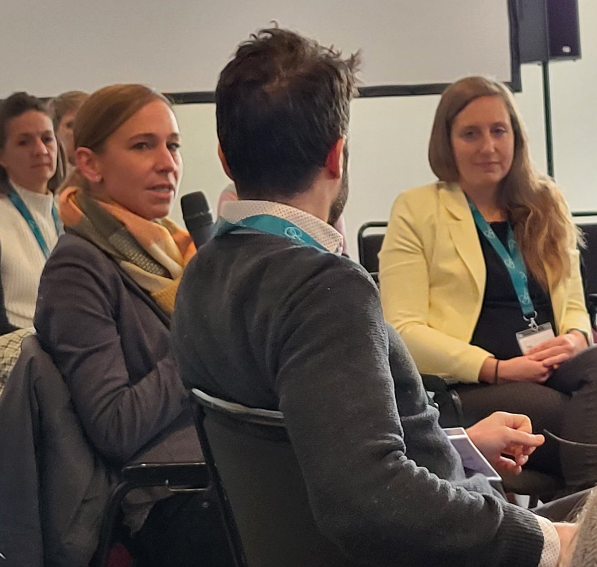 bib_bund's tweet photo. Aus der Wissenschaft in den öffentlichen Diskurs: Wie umgehen mit missverständlicher oder abwertend wahrgenommener #Fachsprache in der #Wisskomm? Darüber diskutieren wir heute intensiv bei der #fwk23, moderiert durch Henning Krause @helmholtz_de und Katja Patzwaldt @bib_bund. https://t.co/rH4R7R2ntY