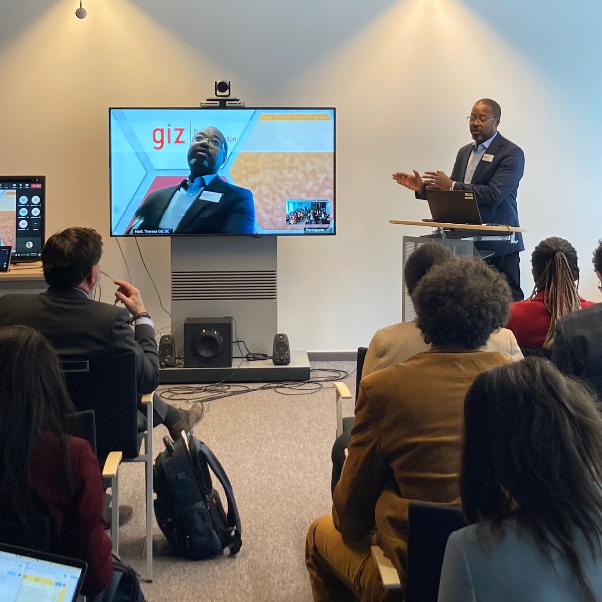 Practitioners_'s tweet photo. Engaging in a technical dialogue today with 
🤝@NEPAD_Agency, highlighting collaborative work with #PN Members on International #Cooperation, focusing on:
❤️‍🩹Health
🧑‍🏫Education &amp; Skills
 ♀️Women &amp;🌱Youth Empowerment 

Big thanks to @giz_gmbh for hosting us!

#PNExchange https://t.co/g2pa6D0pda
