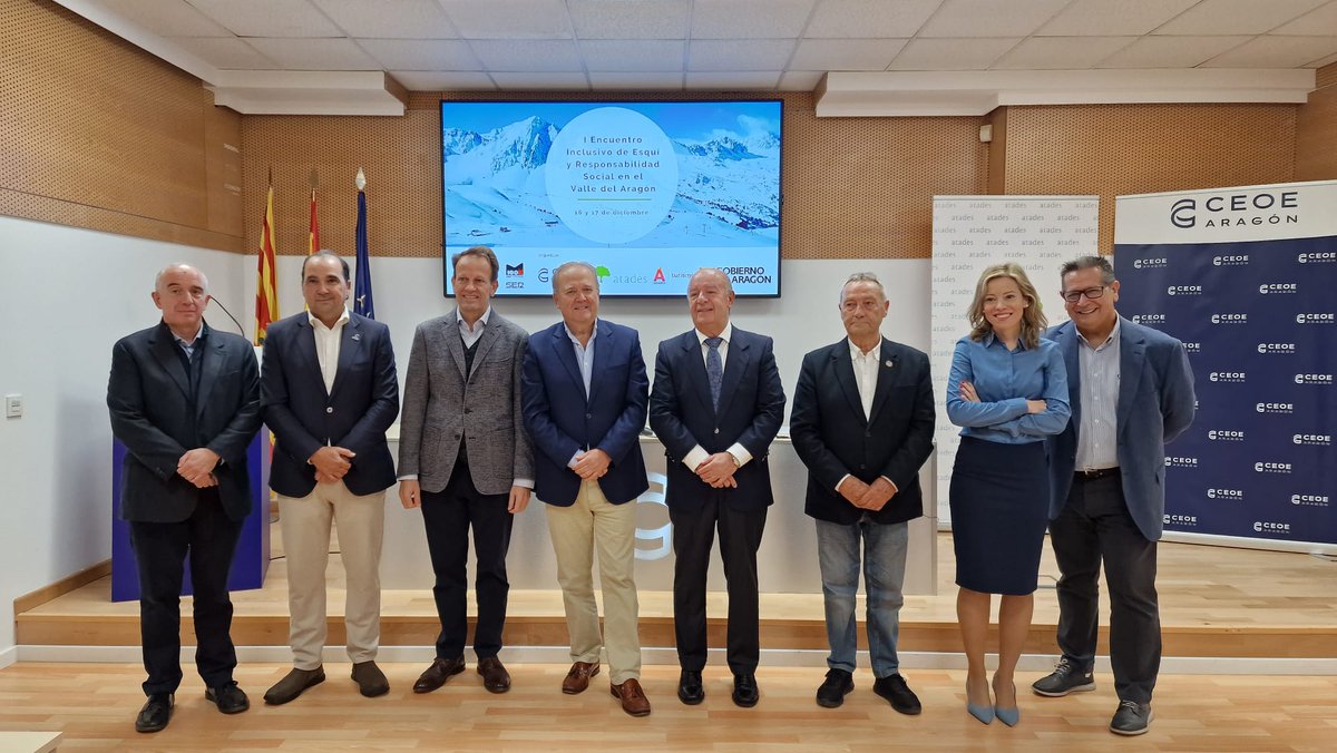 CEOEAragon's tweet photo. I Encuentro inclusivo de esquí 🎿 y #RSE con @somosatades  Novedosa iniciativa para unir empresas, ocio, diversidad funcional y deporte. @aragonturismo @centralreservas @Astunesqui @candanchuesqui @Fundacion_Ceoe HILO https://t.co/hztFVSck5T