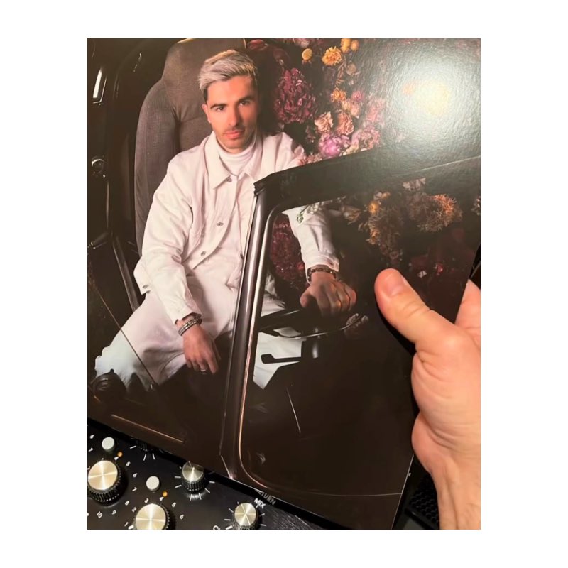 JULLiAN_GOMES's tweet image. Grateful for the week since 'Bruno &amp;amp; The Birds' dropped. Your support means the world. This album's about navigating inner struggles to find peace. Music's been my guide; maybe it can be yours too.

#BrunoAndTheBirds

🔗 bfan.link/Bruno-The-Birds