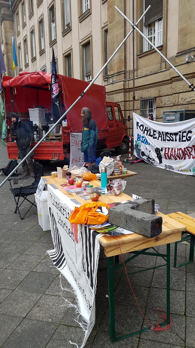 MaWaLuetzerath's tweet image. Berufungsprozess gegen Aktivisti von #BlockNeurath geht weiter am Landgericht Mönchengladbach.