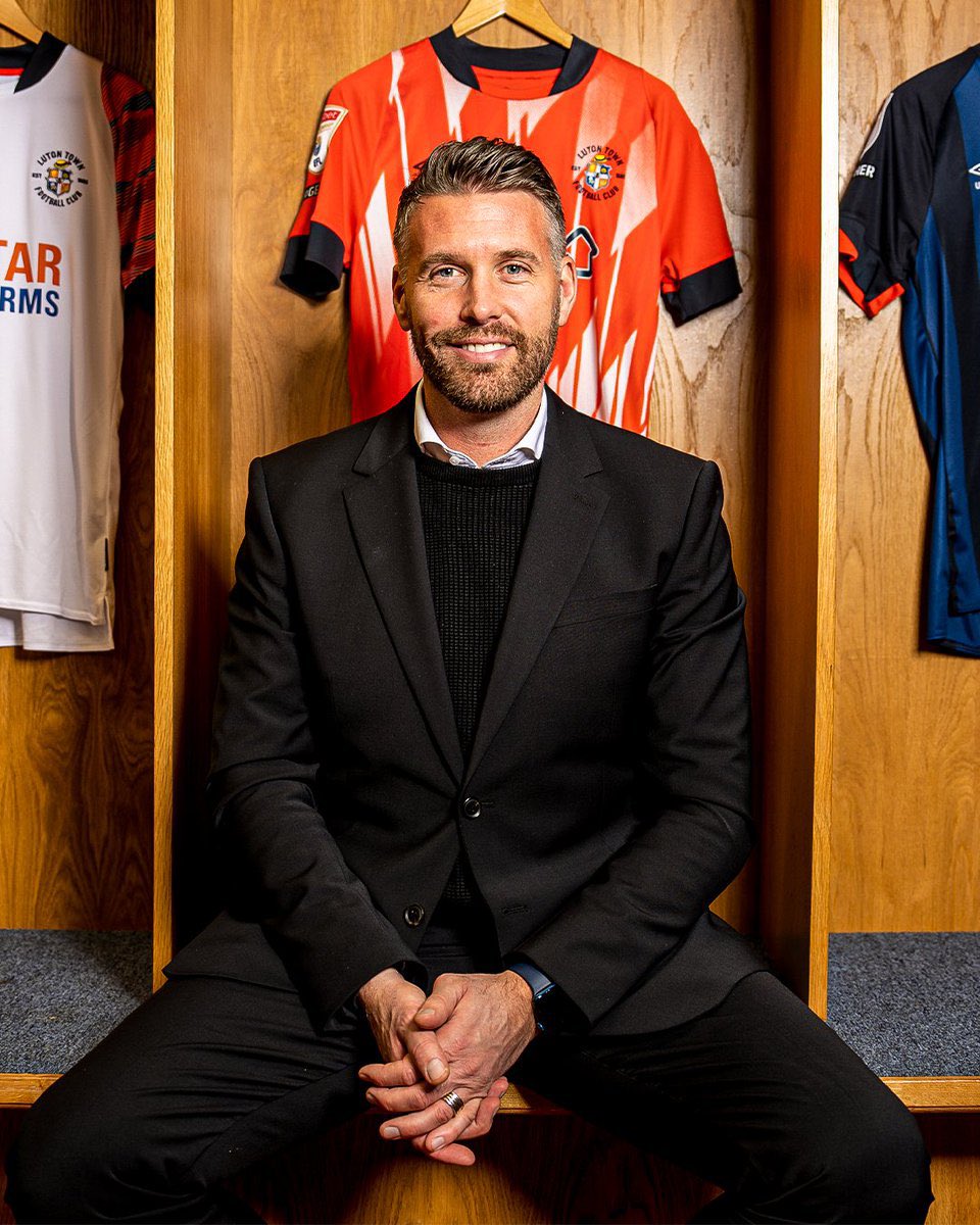 LutonTown's tweet image. 12 months of the boss.

So we’ve made a thread of our 12 favourite Rob moments. 🧵