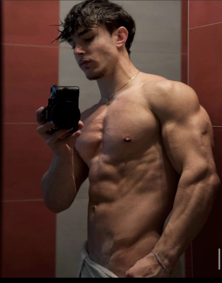 liroymalionew's tweet photo. #nude #mike https://t.co/8qRJbG1kRh