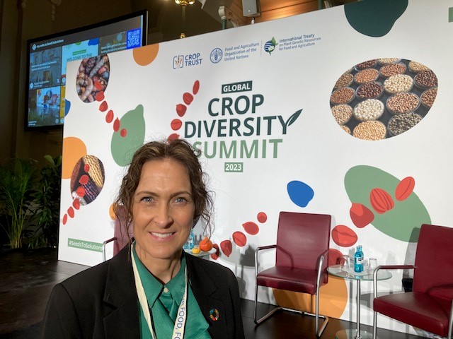 Landbruks- og matdepartementet (@landbrukogmat) on Twitter photo This week <a href="/CropTrust/">The Crop Trust</a> and <a href="/planttreaty/">PlantTreaty</a> hosted the Global Crop Diversity Summit🌎
Goal👉Empower seed banks to combat the climate, biodiversity and food crises.
Norway invites all genbanks to secure their collections in <a href="/GlobalSeedVault/">Svalbard Seed Vault</a>.
#SeedsToSolutions This week <a href="/CropTrust/">The Crop Trust</a> and <a href="/planttreaty/">PlantTreaty</a> hosted the Global Crop Diversity Summit🌎
Goal👉Empower seed banks to combat the climate, biodiversity and food crises.
Norway invites all genbanks to secure their collections in <a href="/GlobalSeedVault/">Svalbard Seed Vault</a>.
#SeedsToSolutions