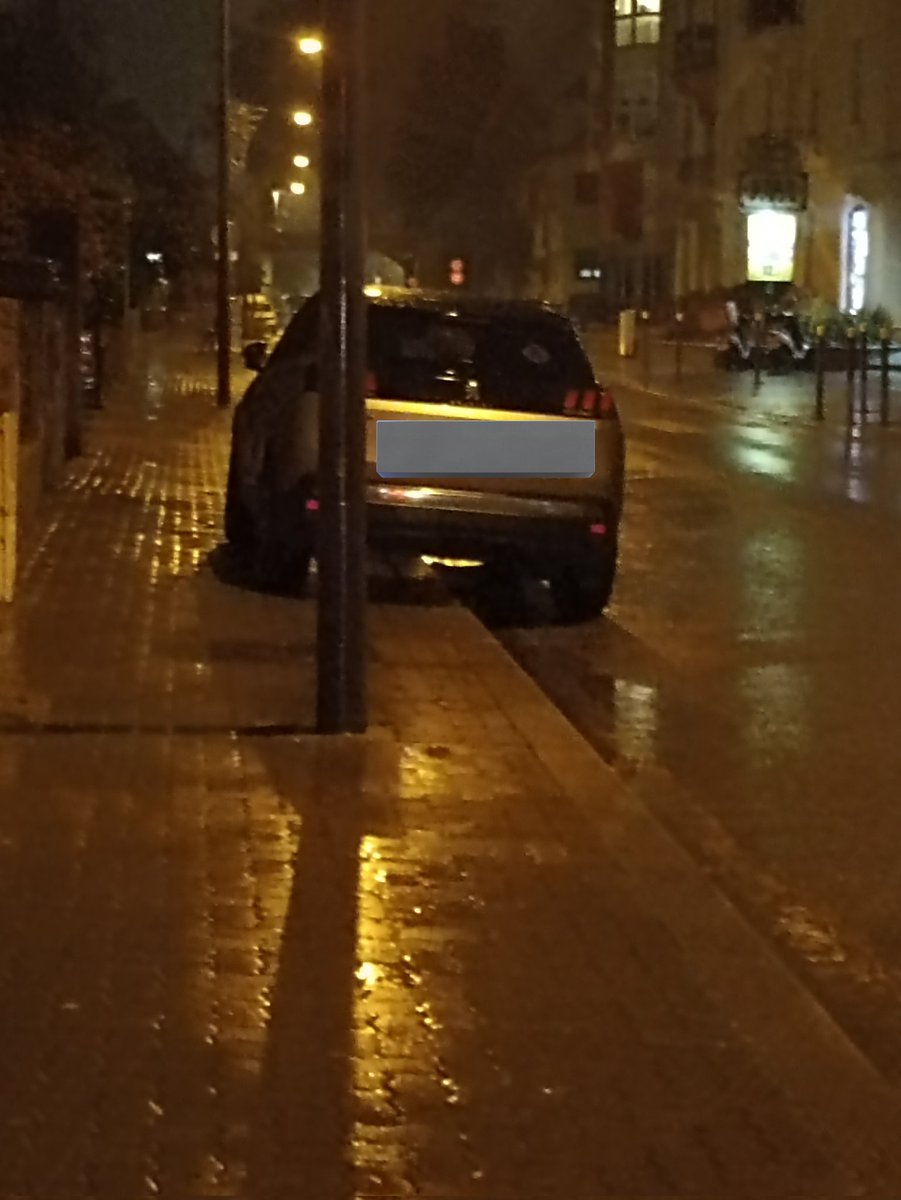 Pelayo67's tweet photo. A l'envers, de nuit, à une heure de trafic, Route de Mittel. Notre pain quotidien...
#Cronenbourg #GCUM #Strasbourg #ImpunitéAutomobile @JeanneBarsegh @strasbourg @dnatweets https://t.co/23HOMDGZOX