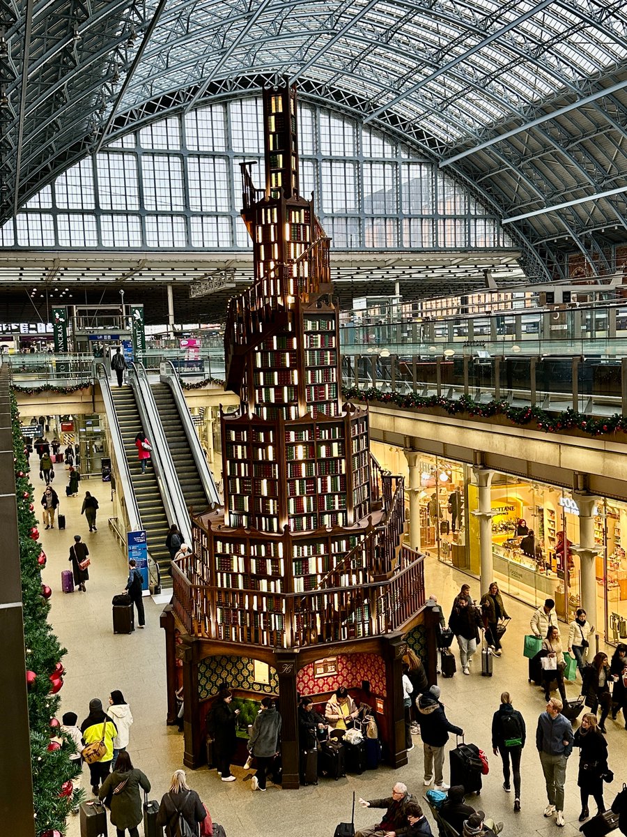 Londonist's tweet photo. What do we make of St Pancras's bookish Christmas tree this year (it features a winding staircase and 270 shelves adorned with over 3,800 hand-painted books)? https://t.co/oFr3810Yvq