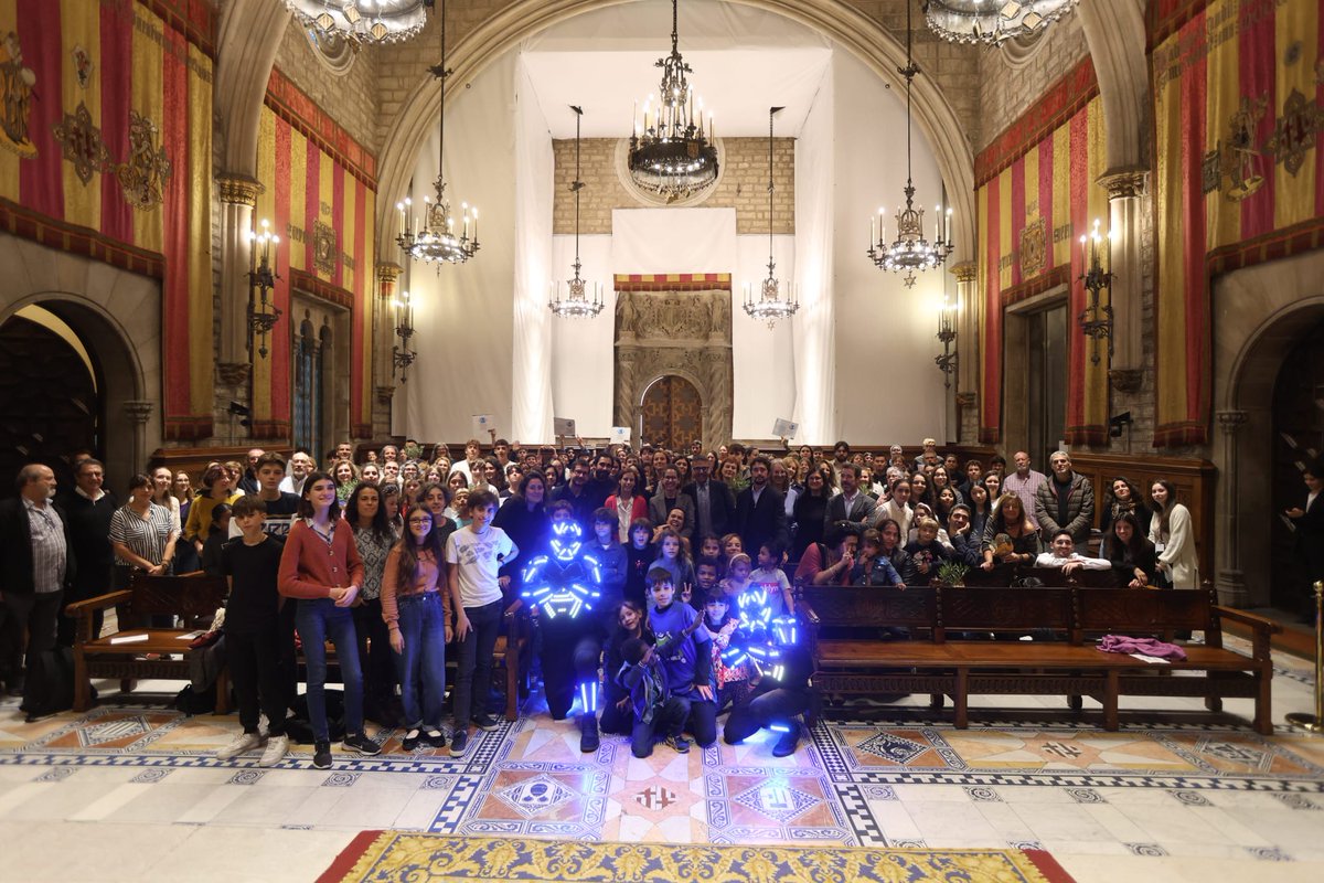 BCN_EspaiPublic's tweet photo. El programa #EscolesSostenibles celebra la seva 23a edició posant el focus en la descarbonització.

🔝 Aquest any, ja són 381 els centres amb un projecte de 💚 sostenibilitat que 🔛 desenvoluparan durant aquest curs escolar.

#BCNsostenible https://t.co/azxVHCCtQr