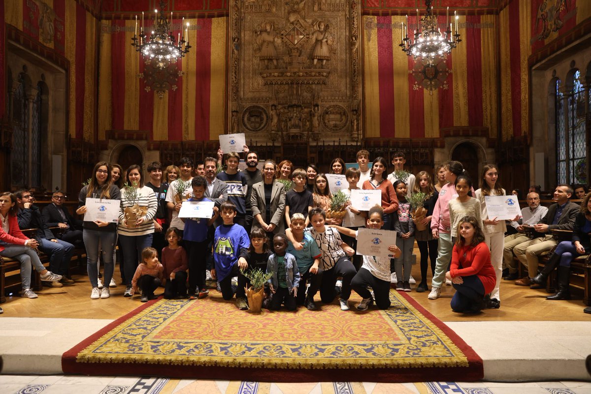 BCN_EspaiPublic's tweet photo. El programa #EscolesSostenibles celebra la seva 23a edició posant el focus en la descarbonització.

🔝 Aquest any, ja són 381 els centres amb un projecte de 💚 sostenibilitat que 🔛 desenvoluparan durant aquest curs escolar.

#BCNsostenible https://t.co/azxVHCCtQr