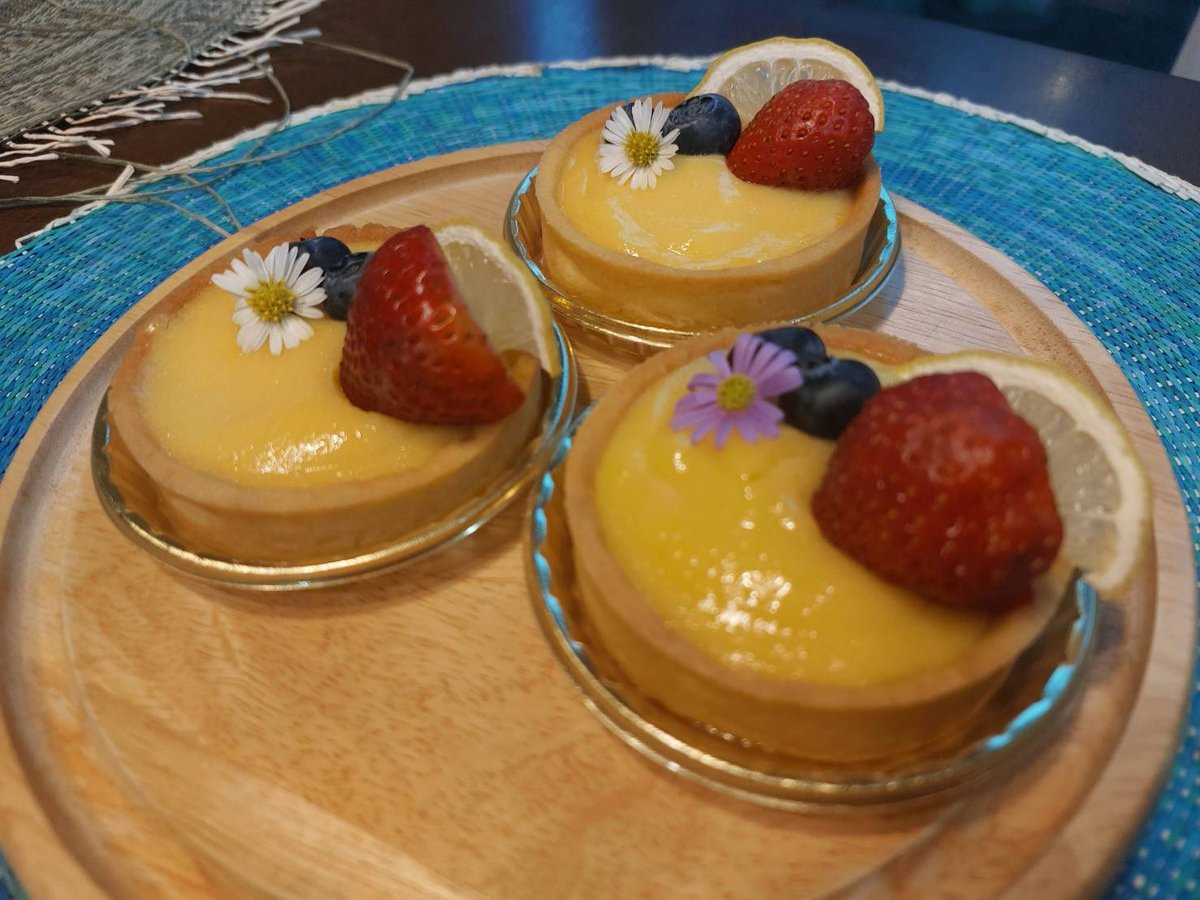 มีลูกค้าอยากทานทาร์ตเลม่อน ไม่ได้ทำนานแล้ว ถึงเวลาปัดฝุ่นอีกรอบ วันนี้เครื่องหน้าครบ ขออวดหน่อยนะค่ะ