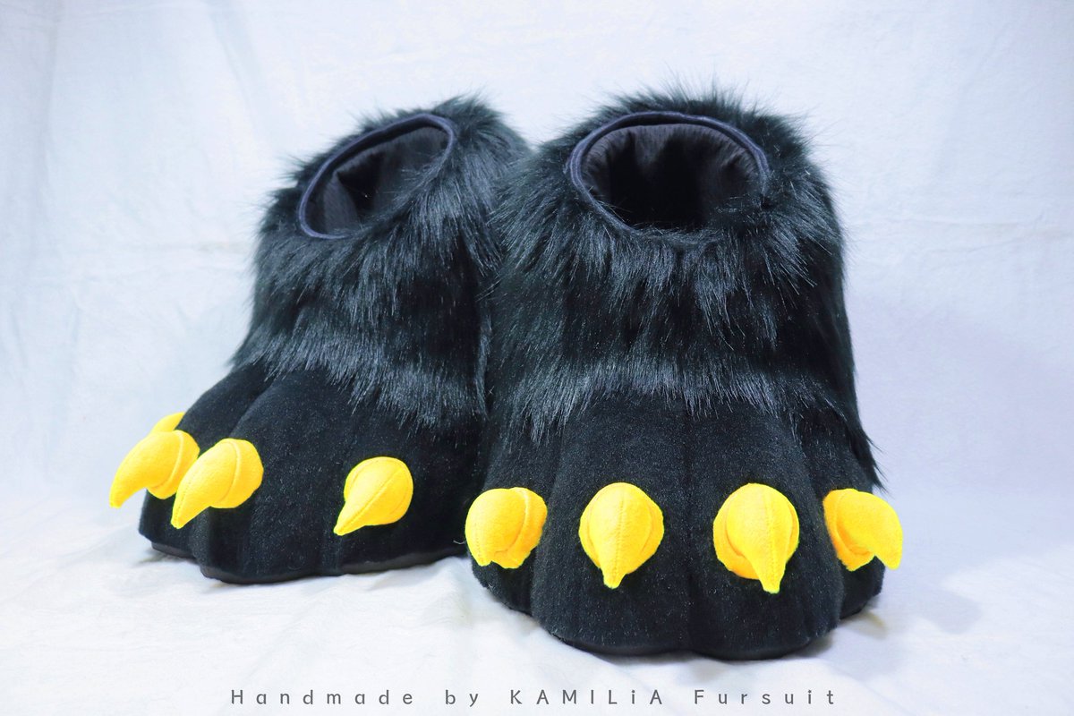 KAMIIKAMIIIIII's tweet photo. 🌟 Outdoor feetpaw commission finished for @WEEDCATDOU 🐾

✨  Every step is carefully handmade 🔥<(￣︶￣)>

🌷 Thank you for choosing us 🌷

Happy #FursuitFriday !!
#KAMILiAFursuit #Fursuit #Costume https://t.co/Ht1hC2NOHG